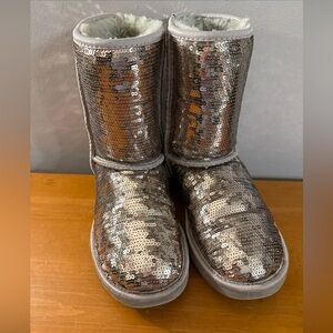 UGG Women's Classic Short Champagne Gold  Sequin Boot   sz.8